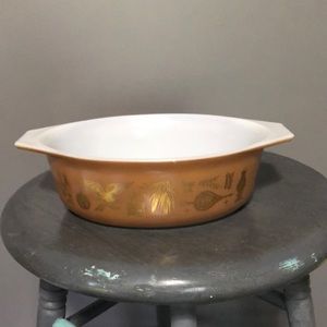 Early American brown 043 vintage Pyrex dish bowl